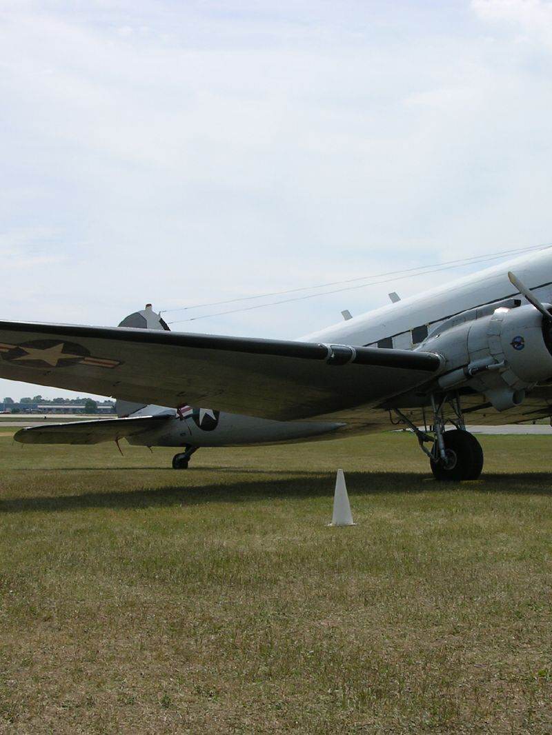  - Twin-engine aircraft