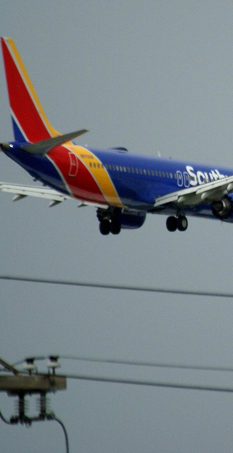 N8706W - Twin-engine aircraft