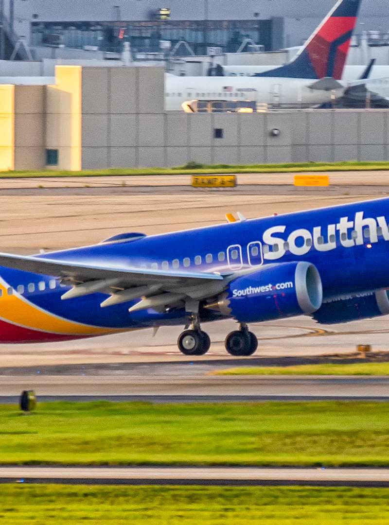 N8739L - Twin-engine aircraft