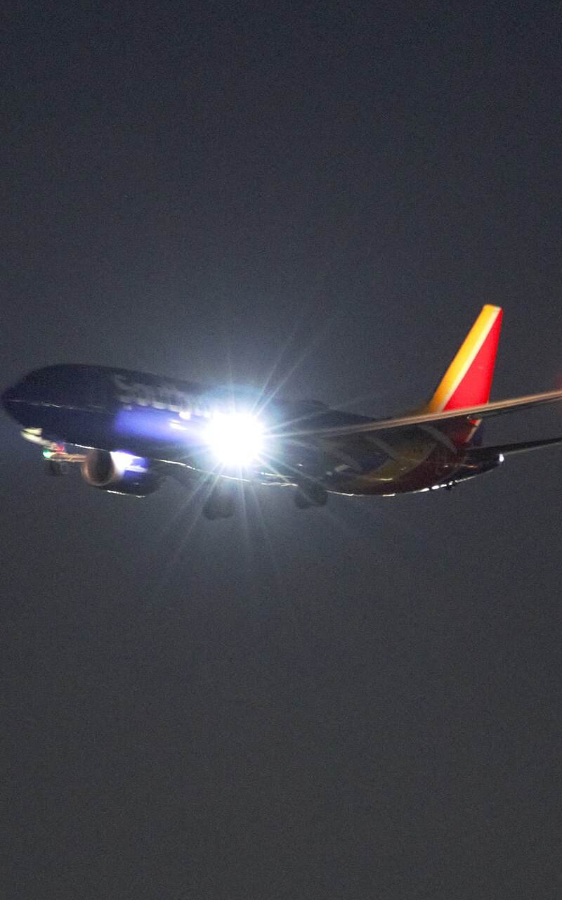 N8807L - Twin-engine aircraft