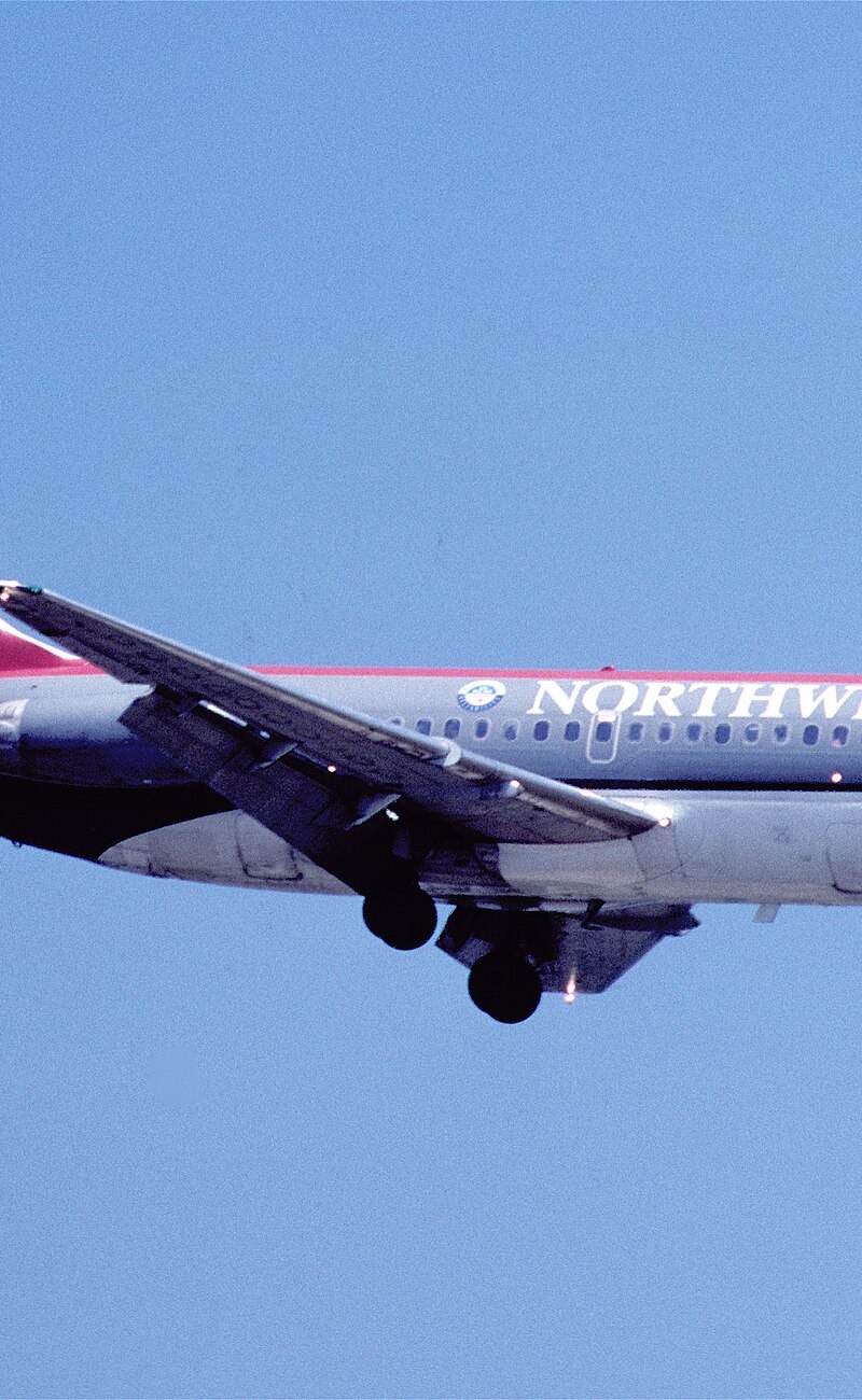 N8903E - Twin-engine aircraft