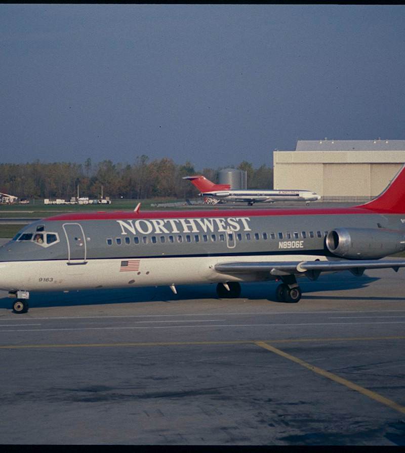 N8906E - Douglas