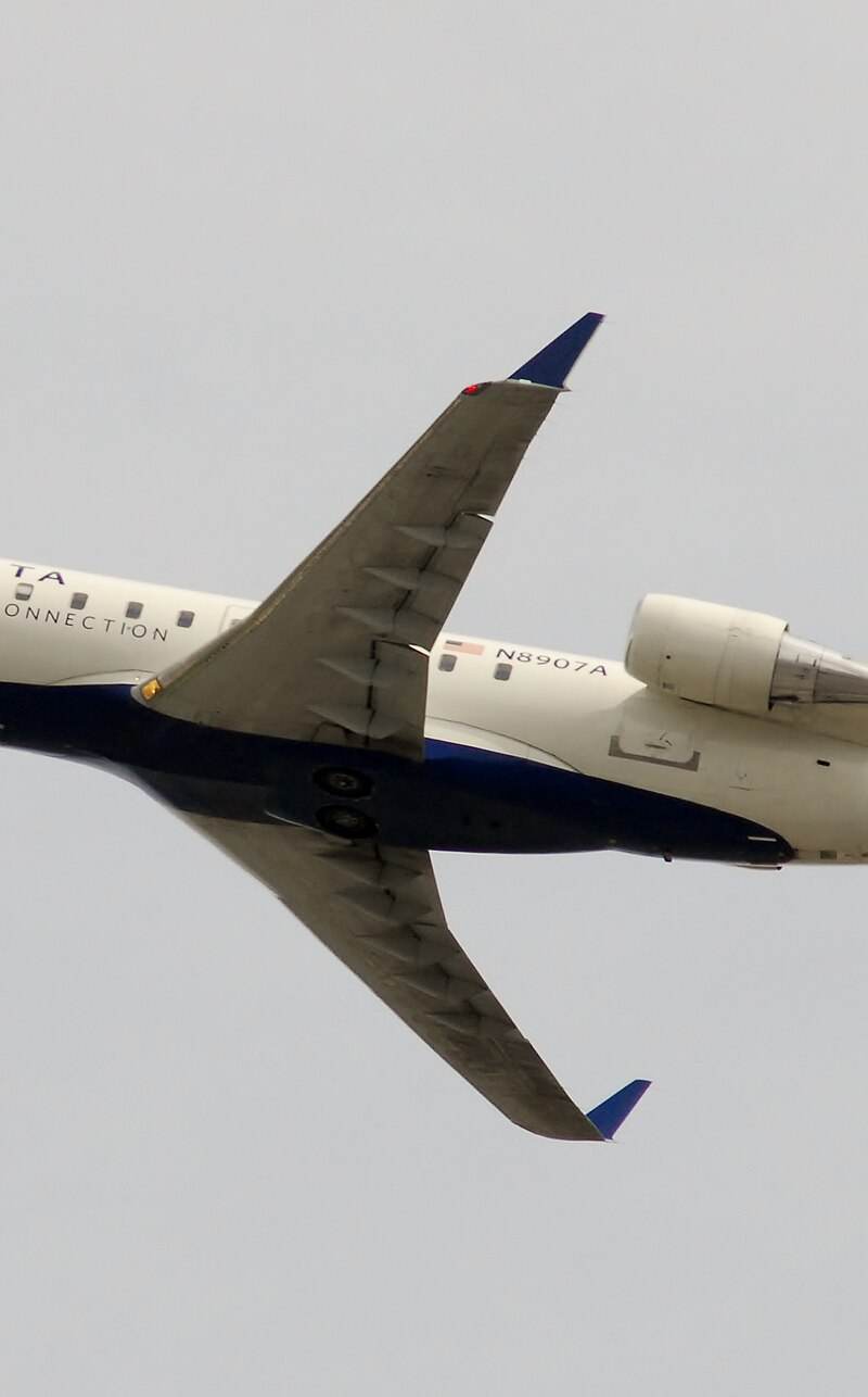 N8907A - Twin-engine aircraft