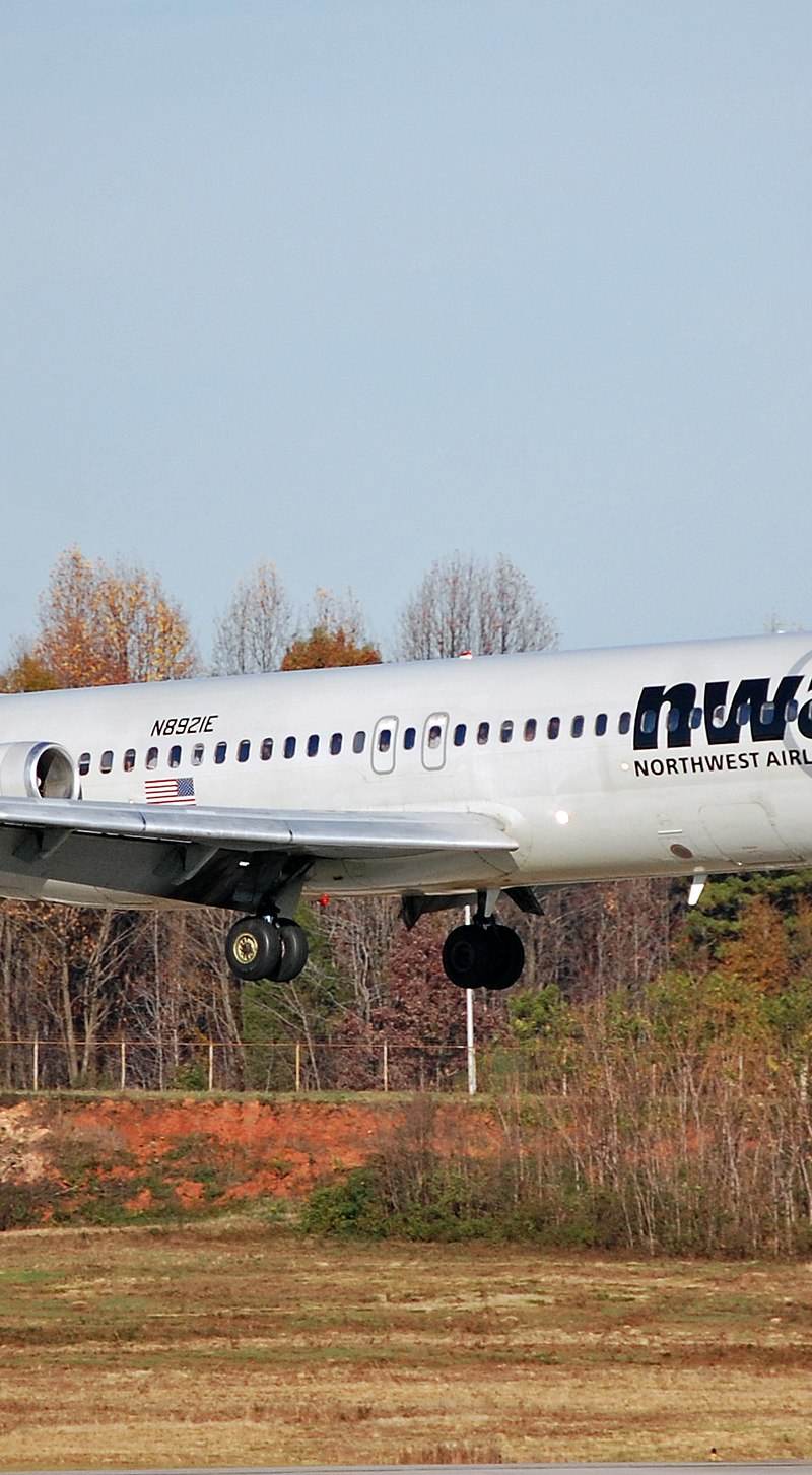 N8921E - Twin-engine aircraft