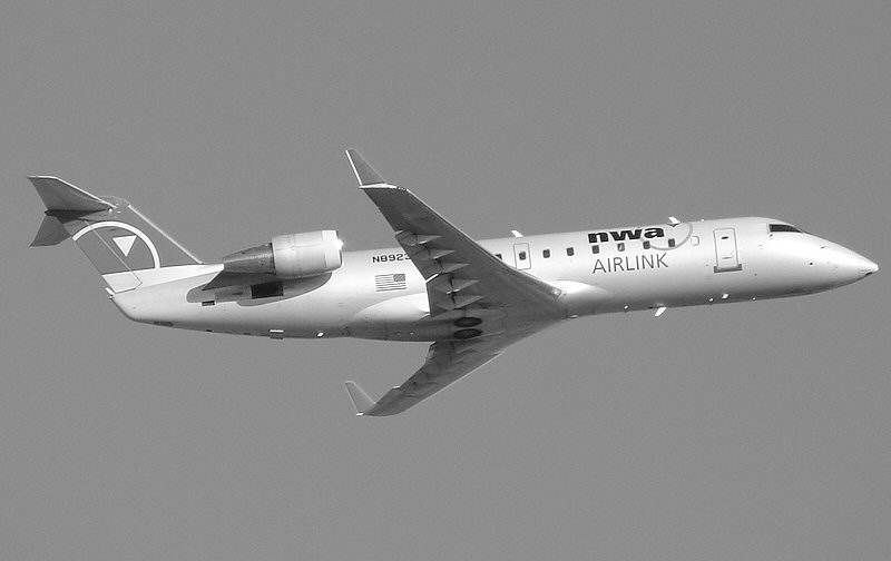 N8923A - Twin-engine aircraft