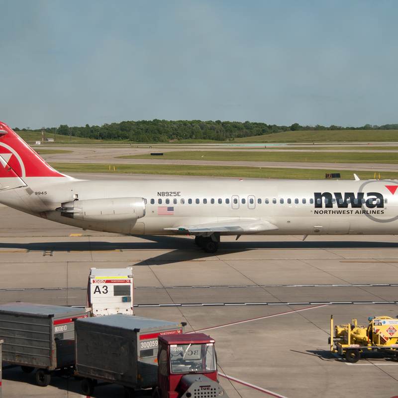 N8925E - Twin-engine aircraft