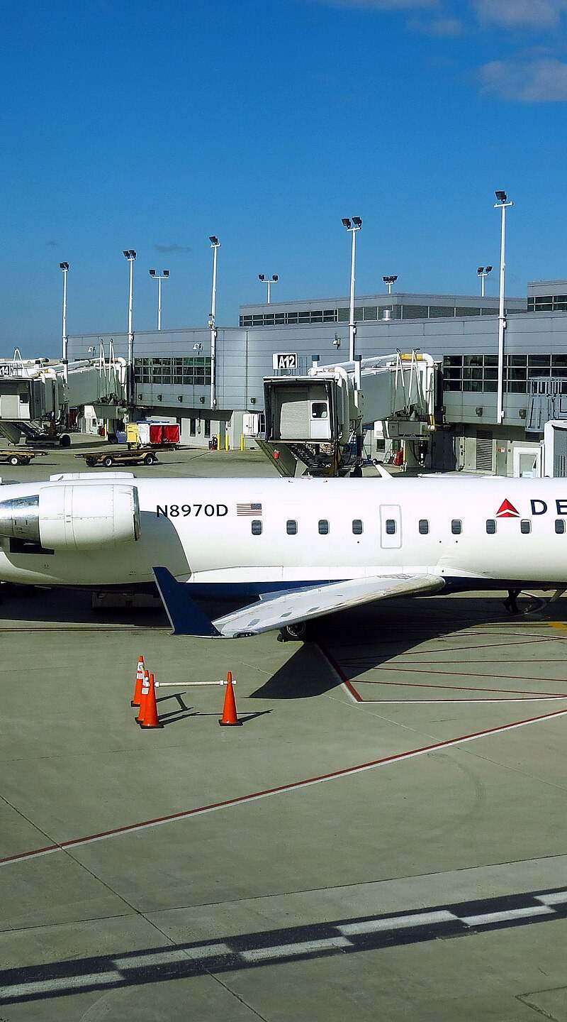 N8970D - Twin-engine aircraft