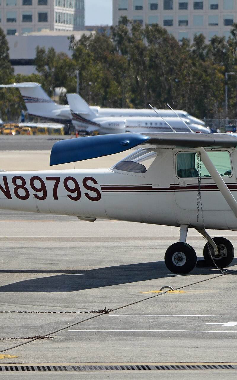 N8979S - Business jet