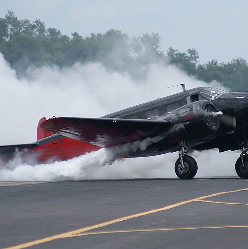 N9109R - Twin-engine aircraft