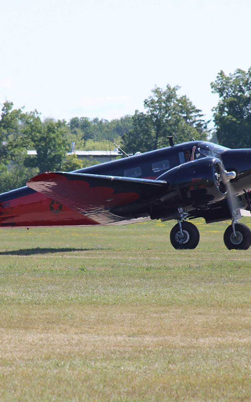 N9109R - Twin-engine aircraft