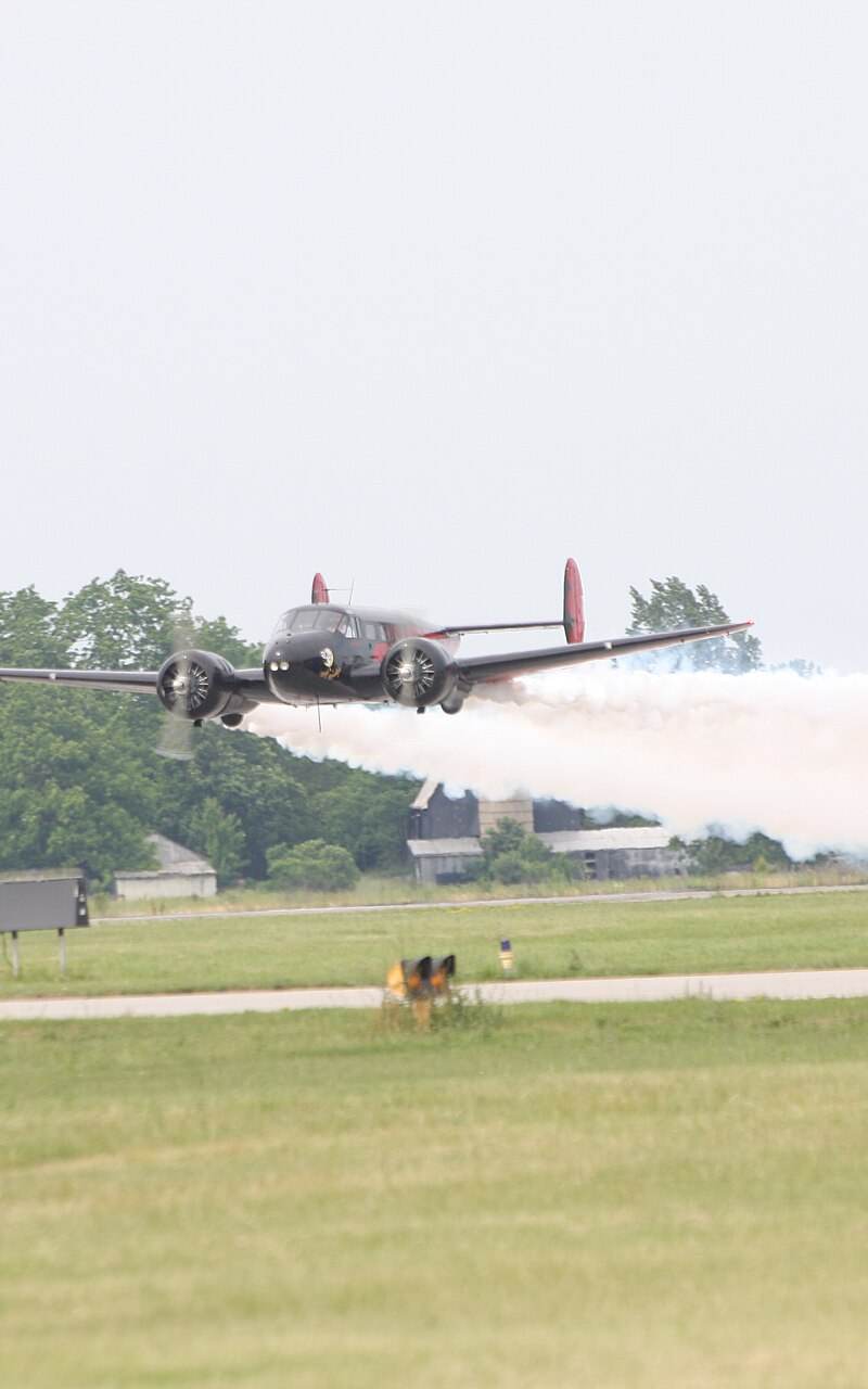 N9109R - Twin-engine aircraft