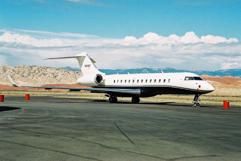 N9230F - Business jet