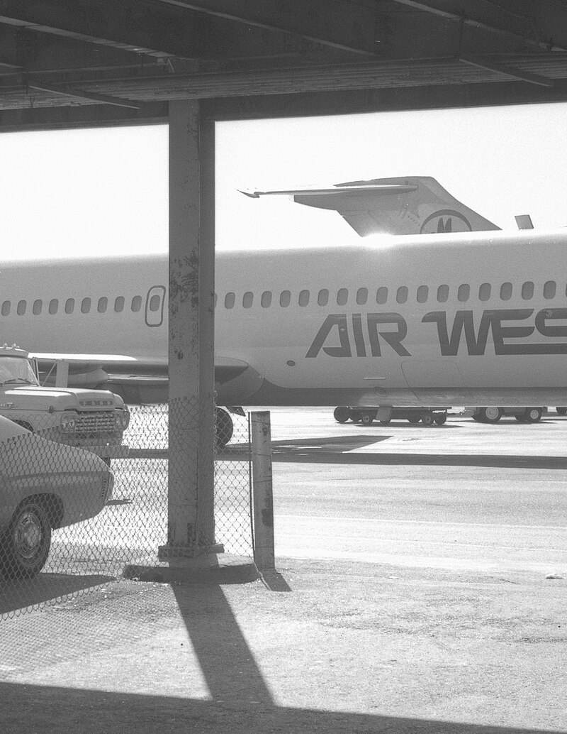 N9345 - Twin-engine aircraft