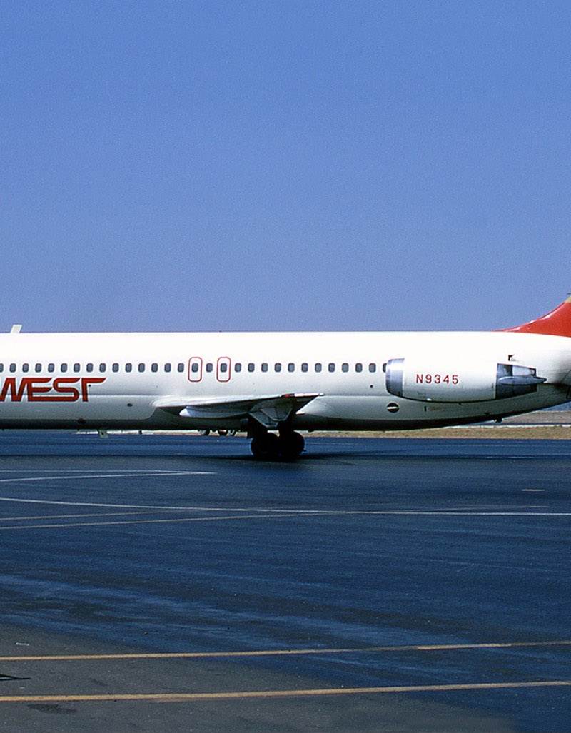 N9345 - Twin-engine aircraft
