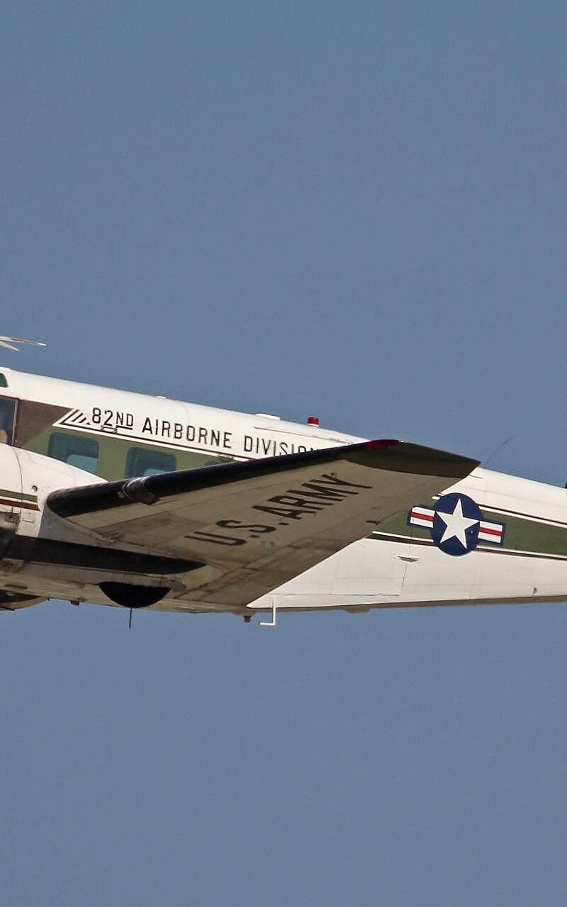 N9669R - Twin-engine aircraft