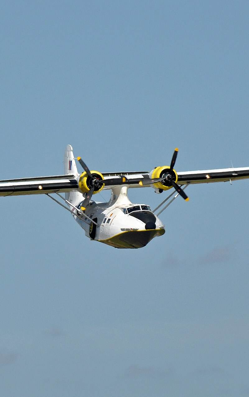 N9767 - Twin-engine aircraft