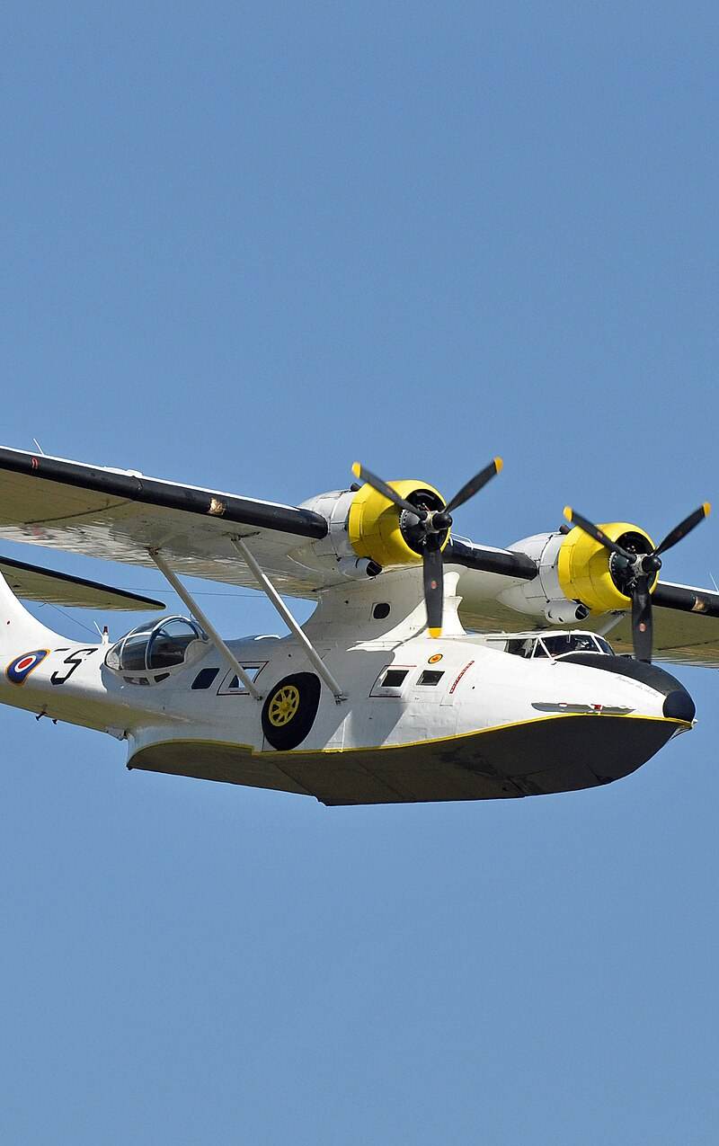 N9767 - Twin-engine aircraft