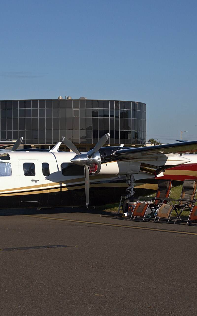 N9812S - Twin-engine aircraft