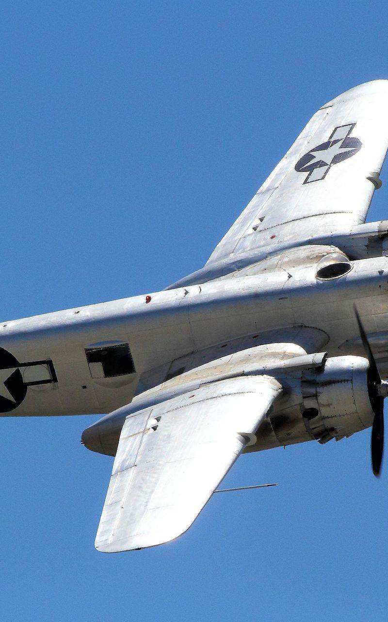  - Twin-engine aircraft