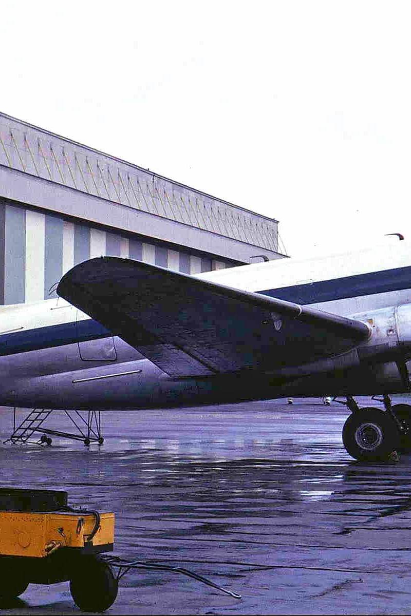 N9893Z - Twin-engine aircraft