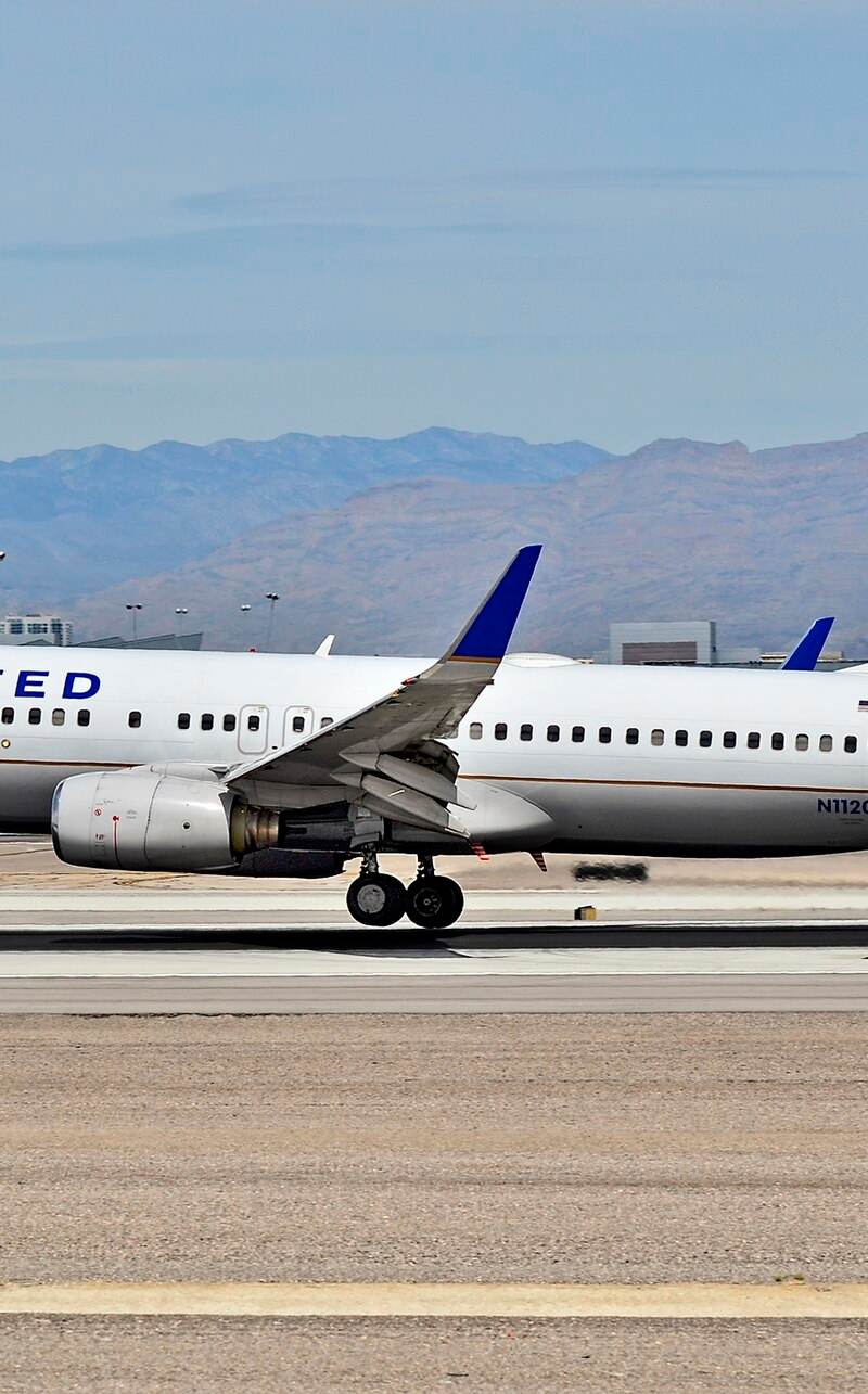 N11206 - Twin-engine aircraft