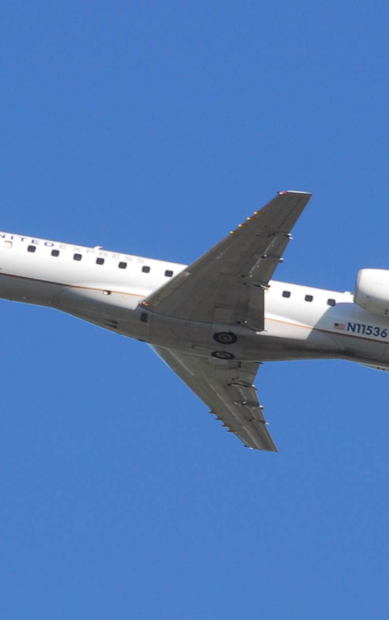N11536 - Twin-engine aircraft