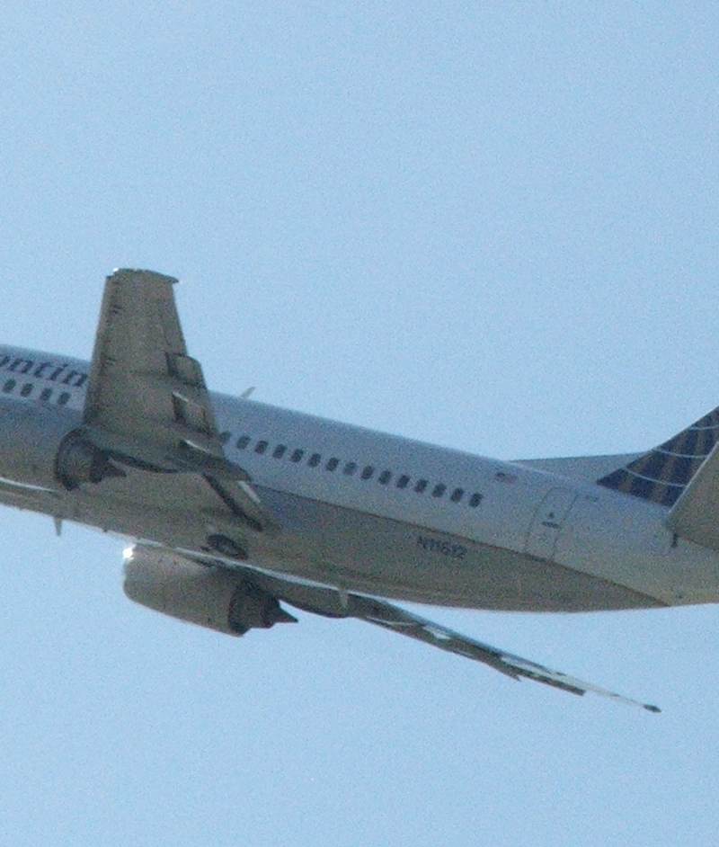 N11612 - Twin-engine aircraft