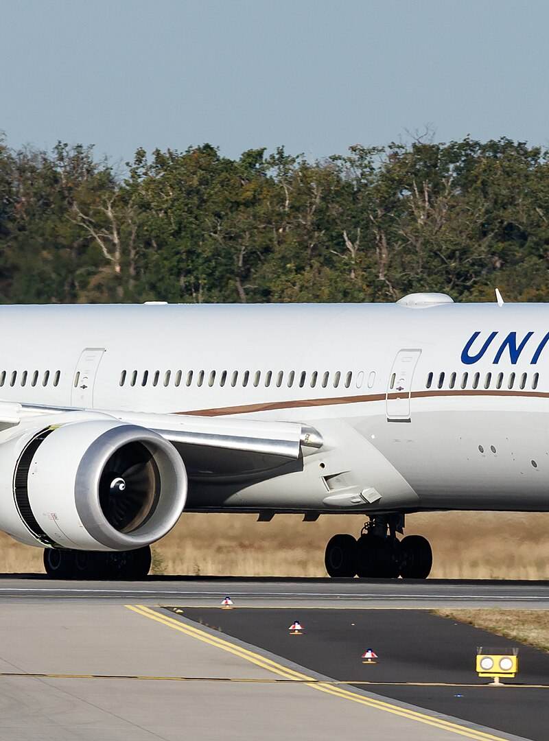 N12003 - Twin-engine aircraft