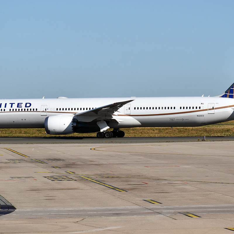 N12003 - Twin-engine aircraft
