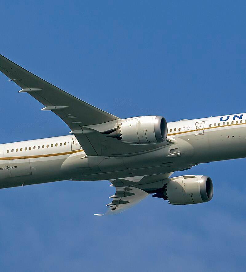 N12003 - Twin-engine aircraft