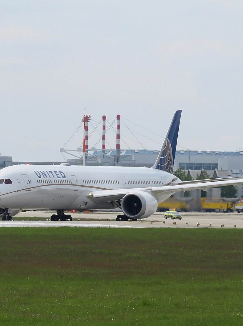 N12005 - Twin-engine aircraft