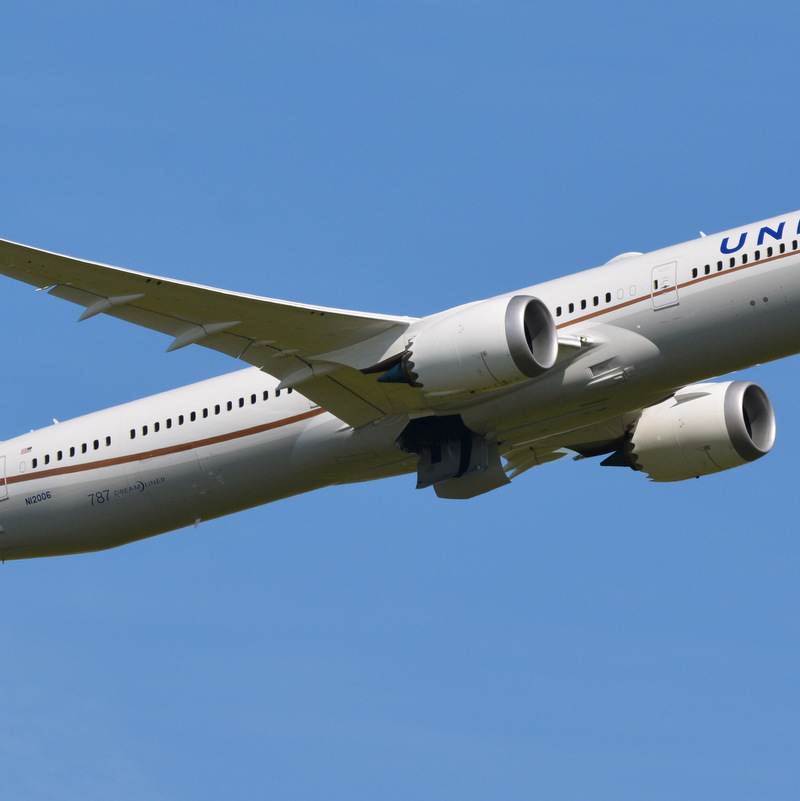 N12006 - Twin-engine aircraft