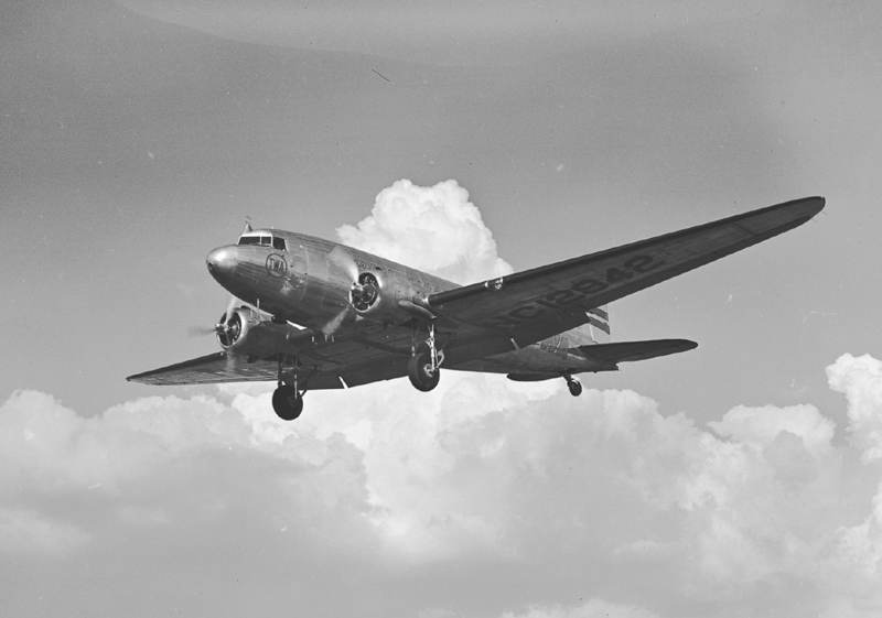  - Twin-engine aircraft