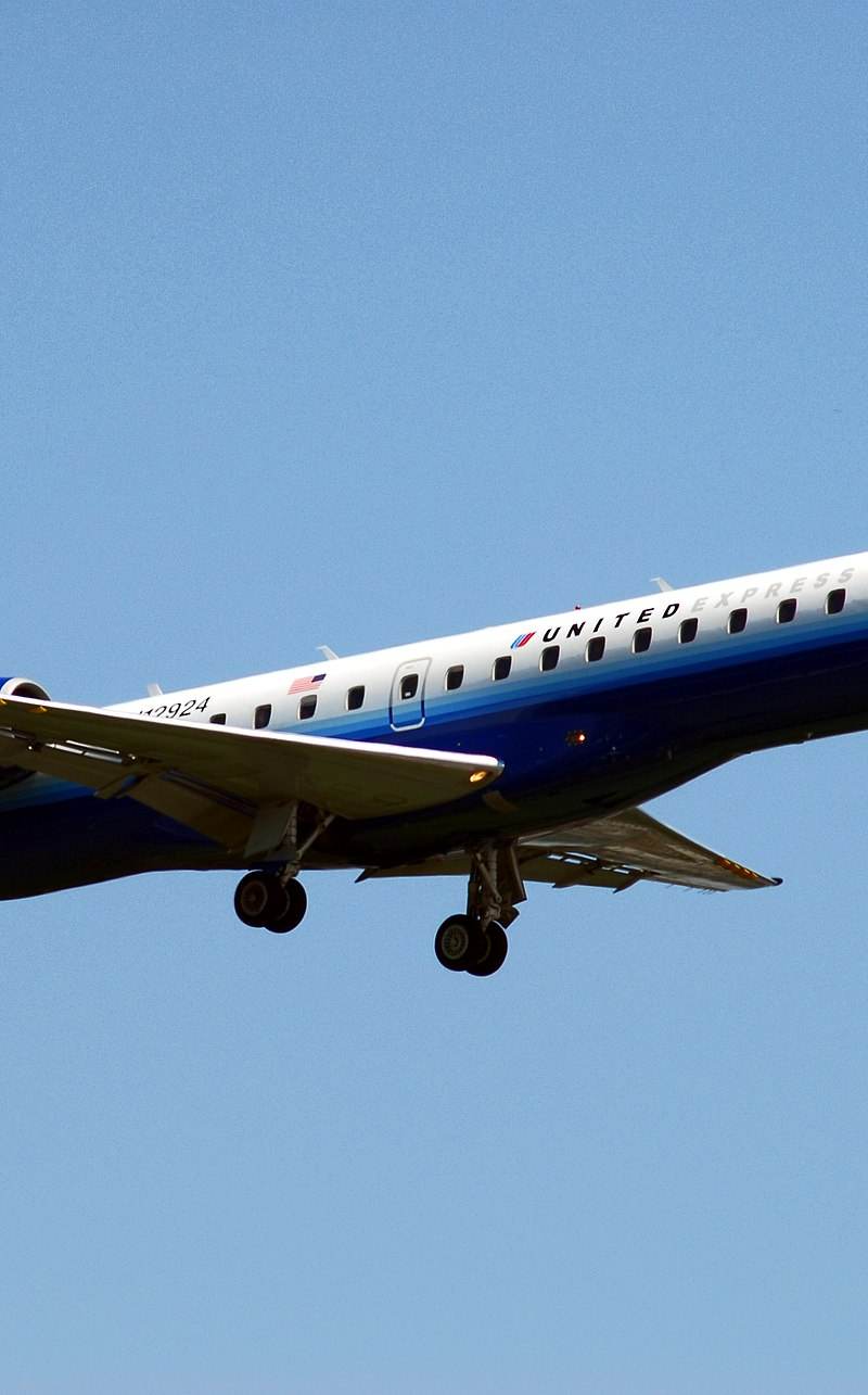 N12924 - Twin-engine aircraft