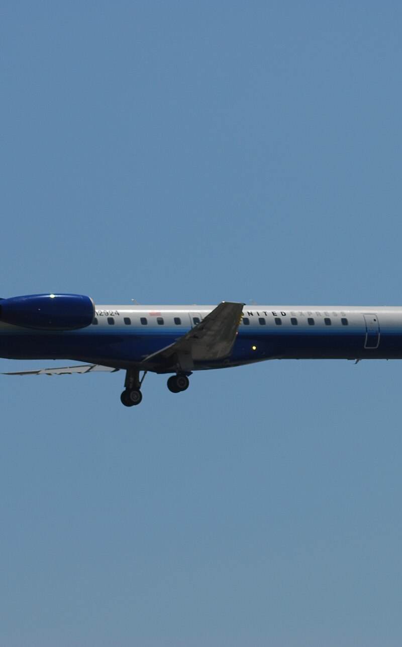 N12924 - Twin-engine aircraft