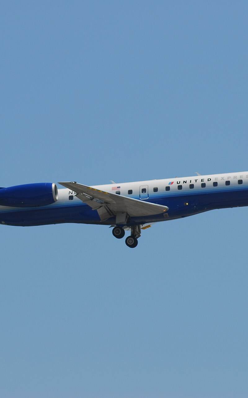 N12924 - Twin-engine aircraft