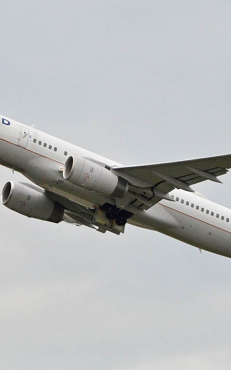 N13110 - Twin-engine aircraft