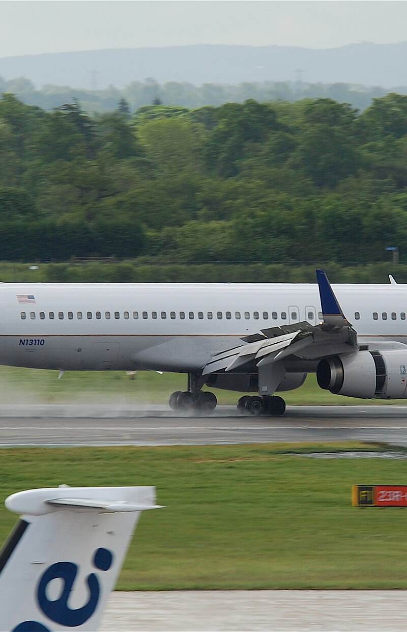 N13110 - Twin-engine aircraft
