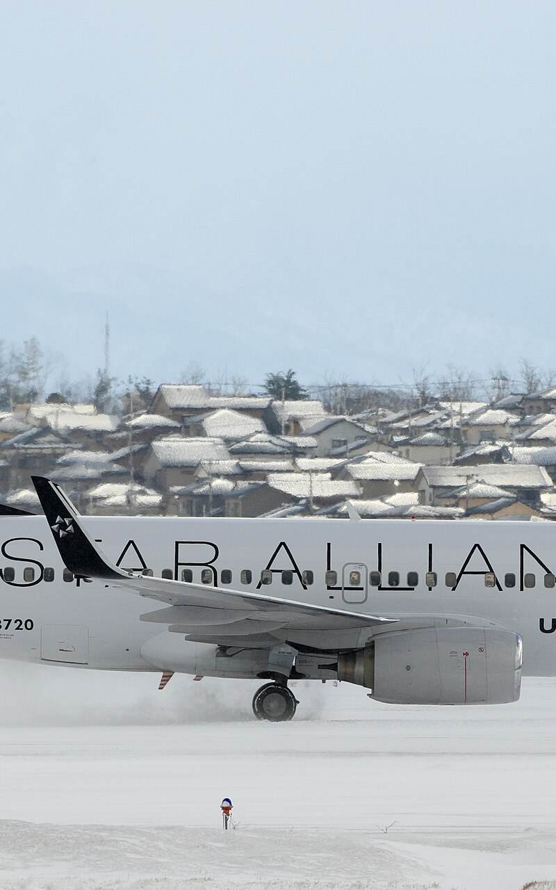 N13720 - Twin-engine aircraft