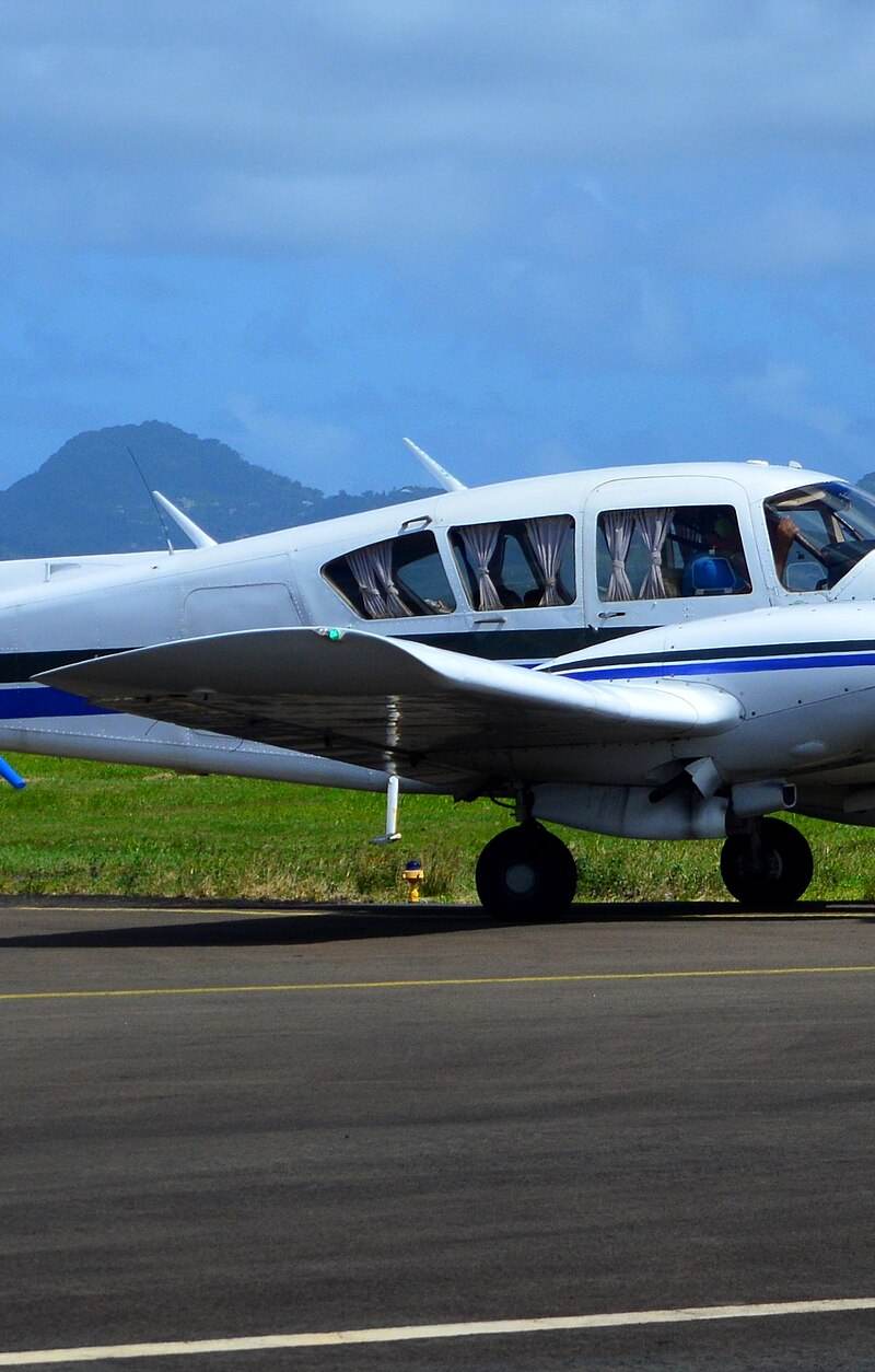 N14005 - Twin-engine aircraft