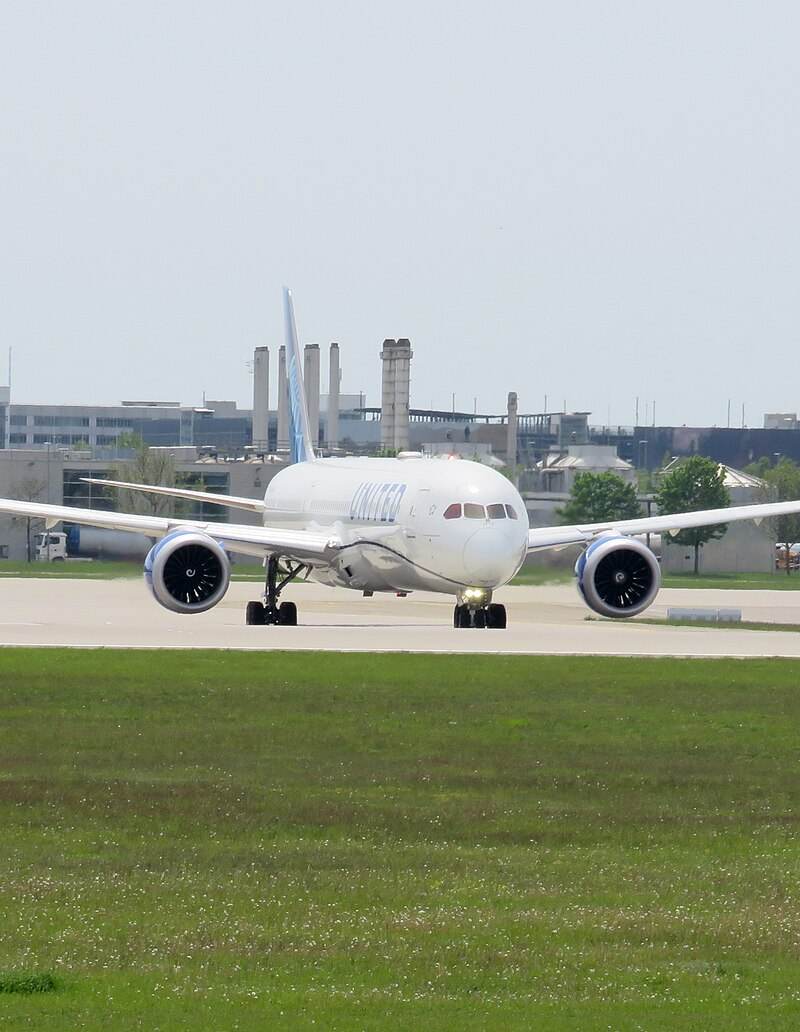 N14011 - Twin-engine aircraft