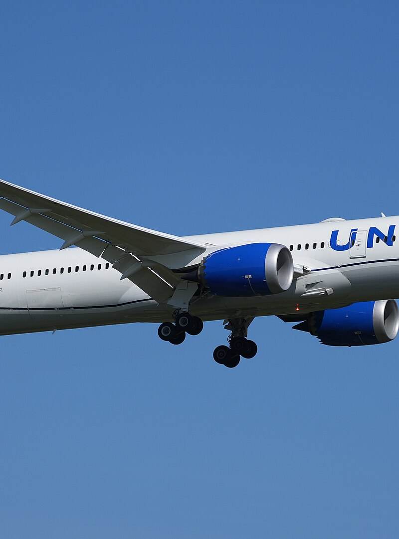 N14016 - Twin-engine aircraft