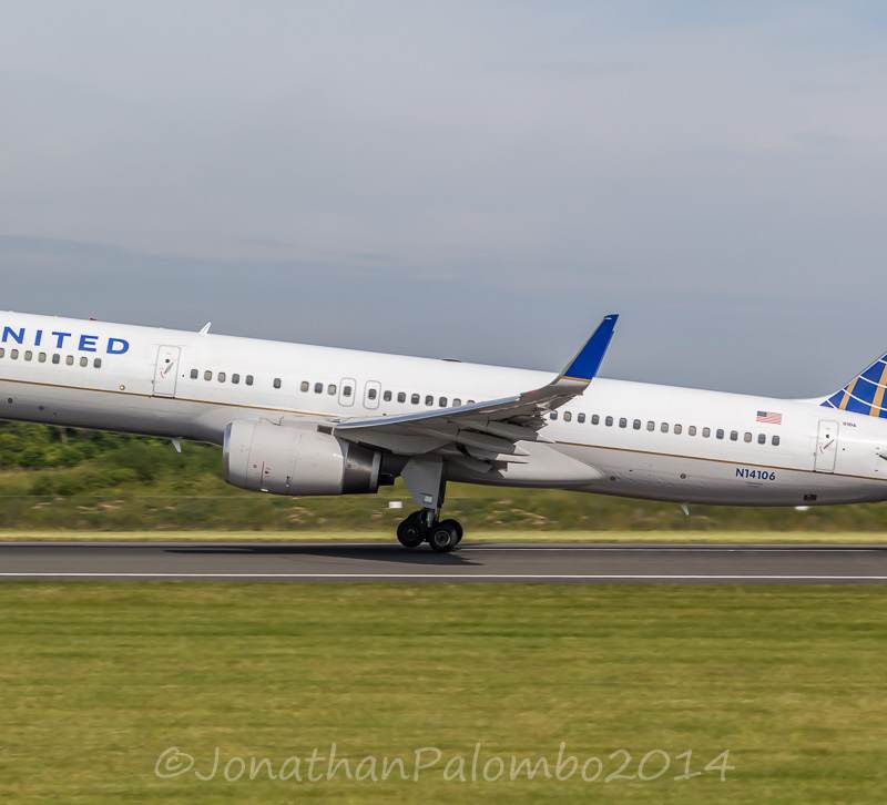 N14106 - Twin-engine aircraft