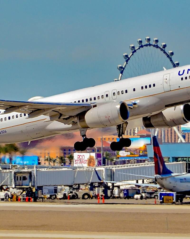 N14106 - Twin-engine aircraft