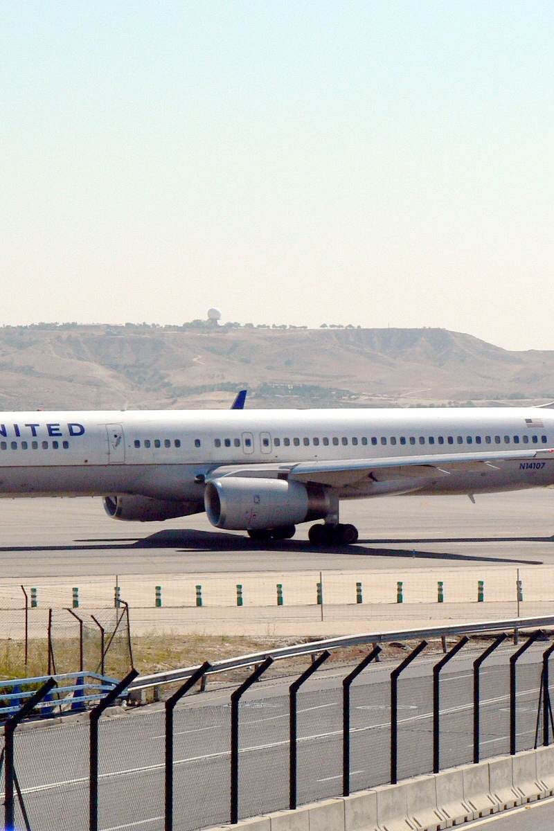 N14107 - Twin-engine aircraft