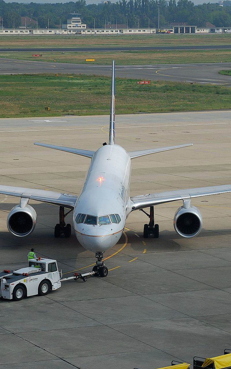 N14118 - Twin-engine aircraft