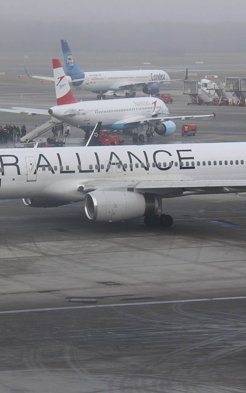 N14120 - Twin-engine aircraft