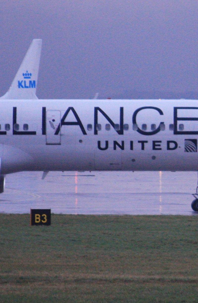 N14120 - Twin-engine aircraft