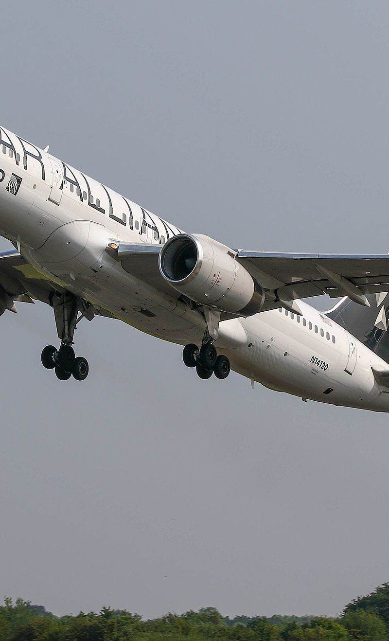 N14120 - Twin-engine aircraft