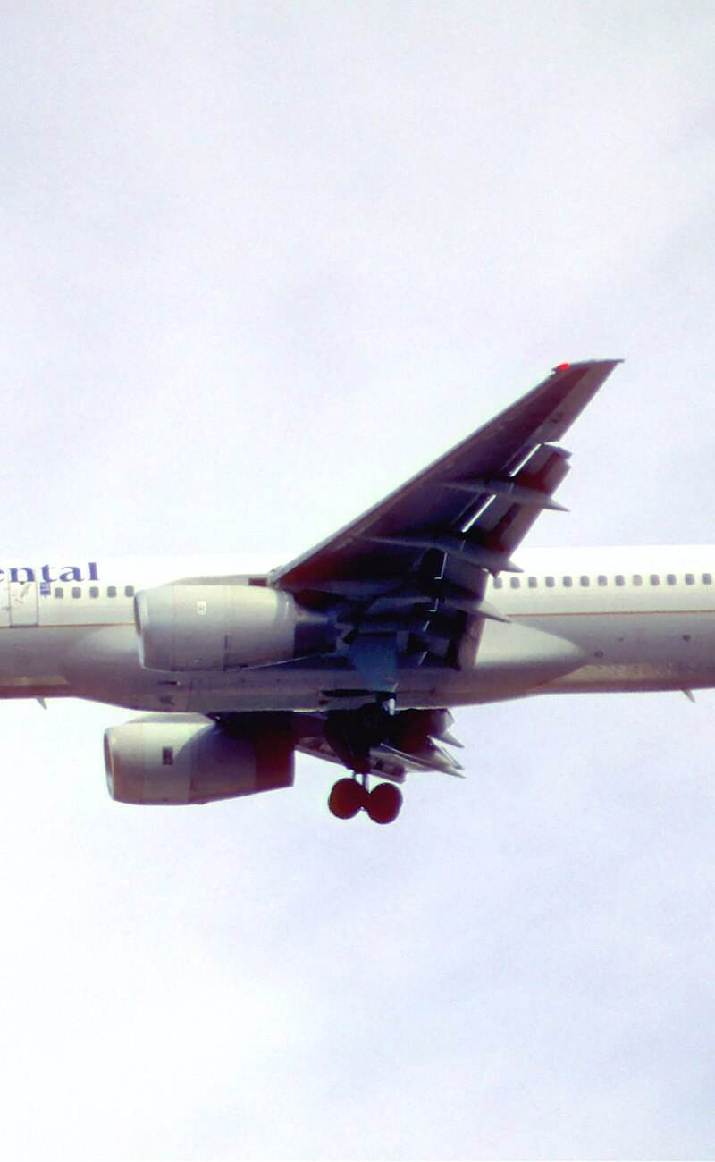 N14121 - Twin-engine aircraft